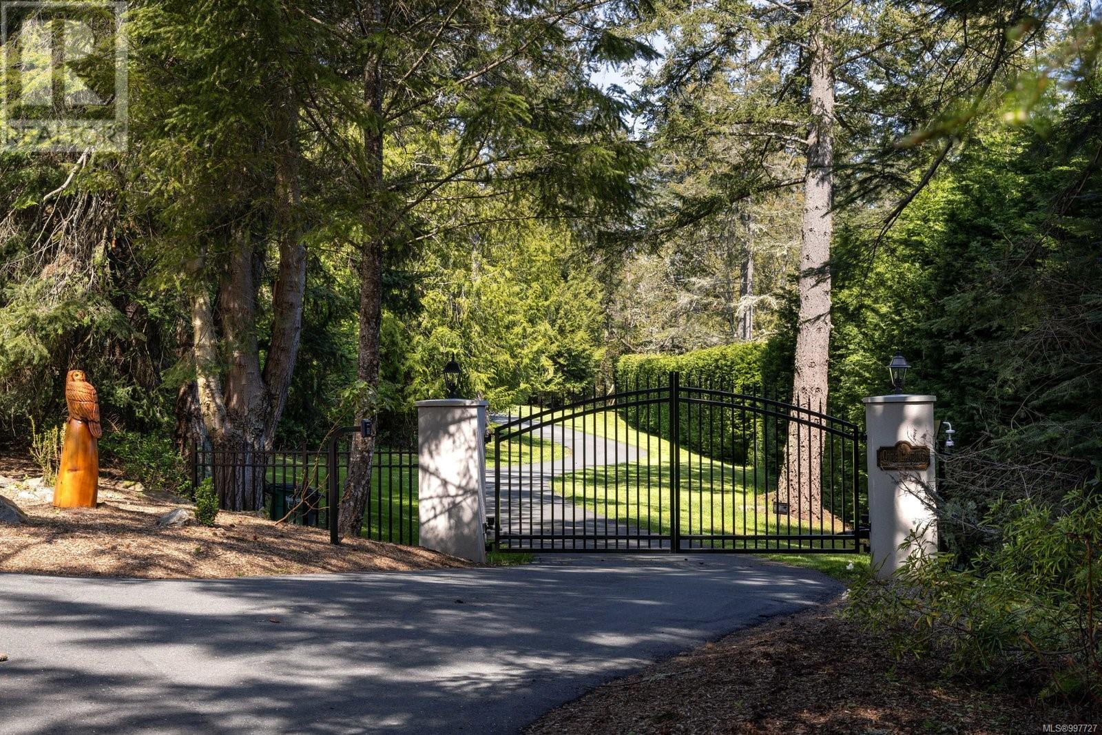  1708 Woodsend Drive, Saanich
