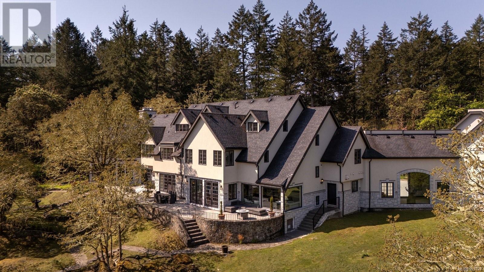  1708 Woodsend Drive, Saanich