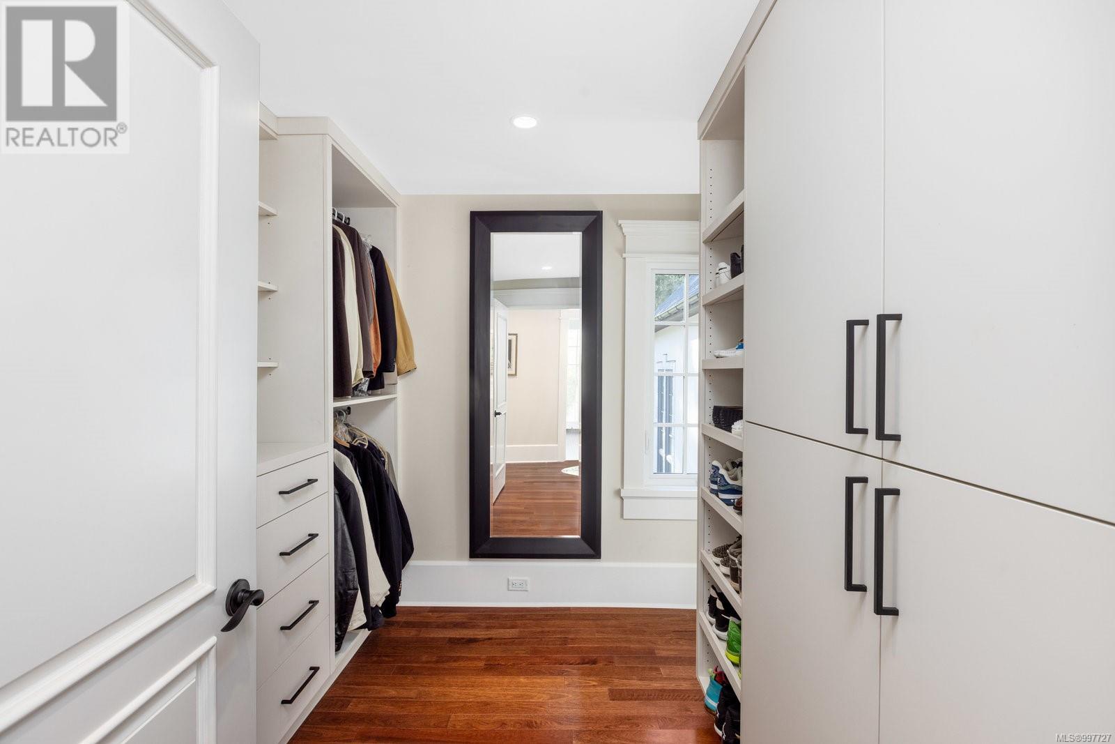  1708 Woodsend Drive, Saanich