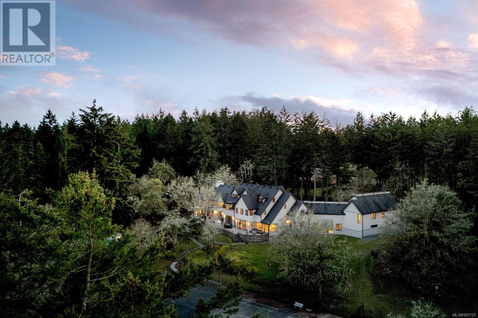  1708 Woodsend Drive, Saanich