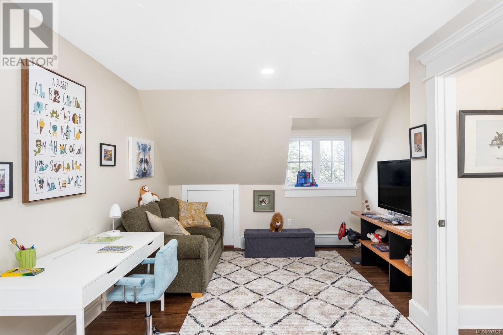 1708 Woodsend Drive, Saanich