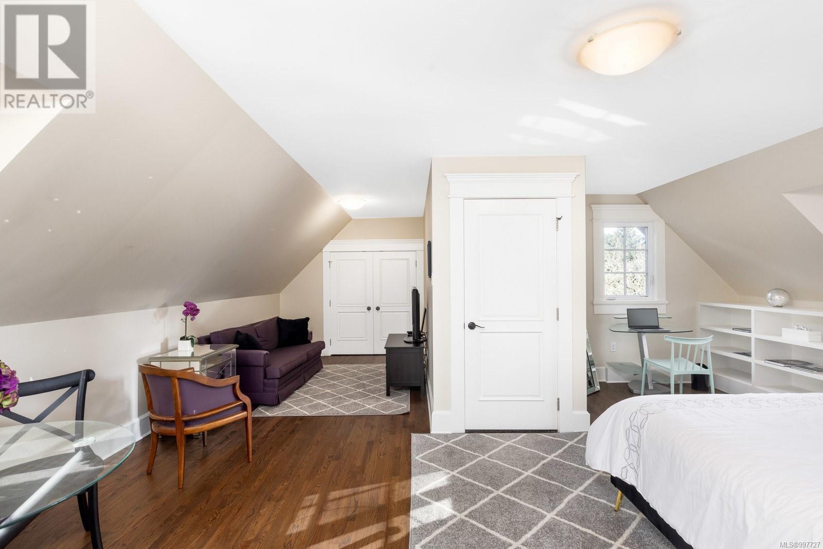  1708 Woodsend Drive, Saanich