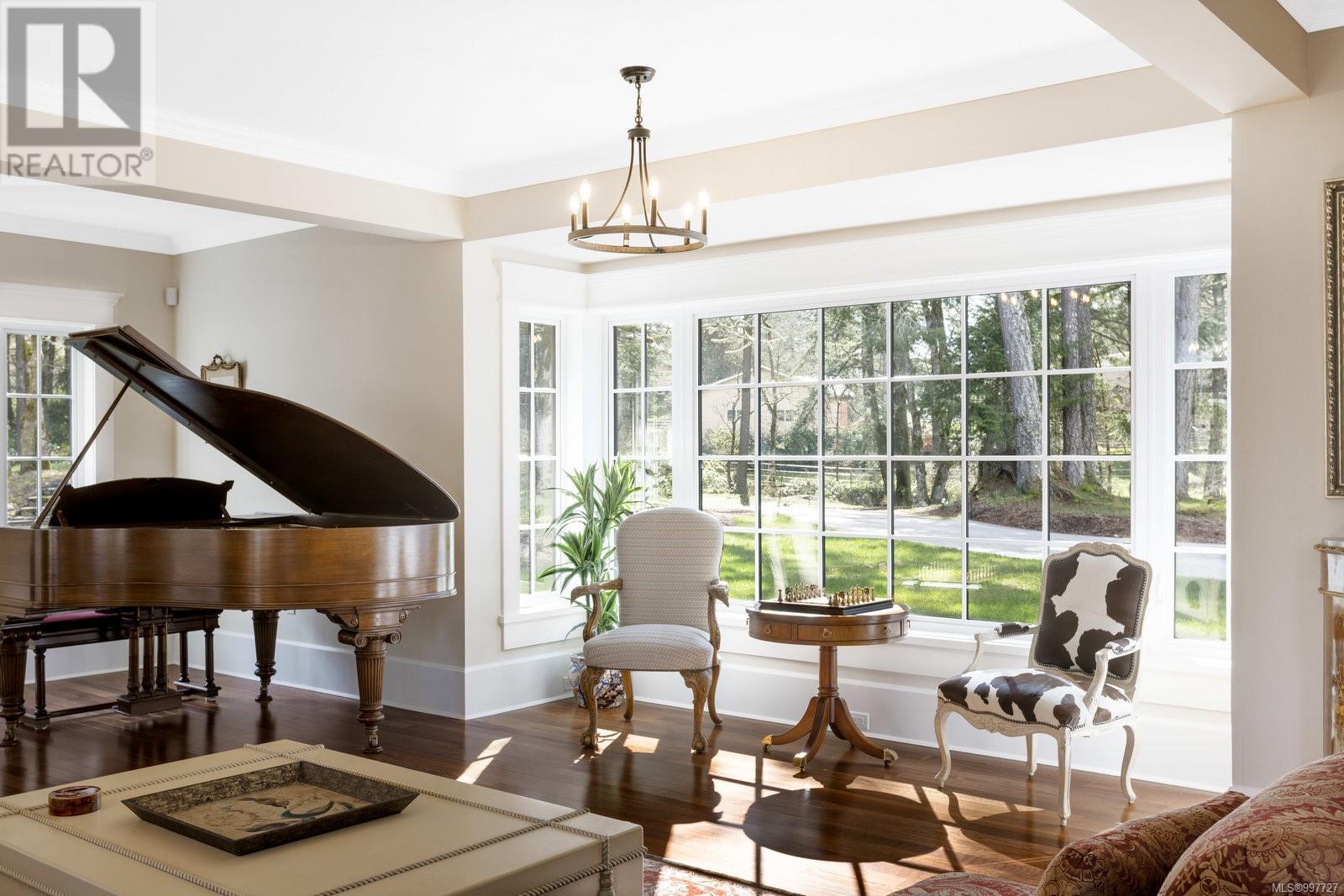  1708 Woodsend Drive, Saanich