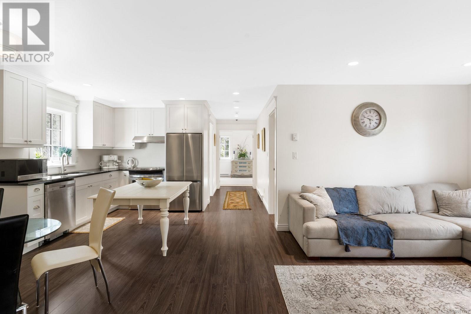  1708 Woodsend Drive, Saanich