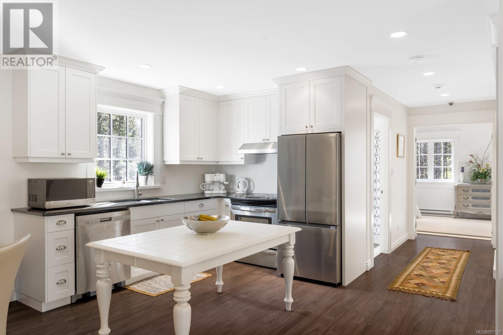  1708 Woodsend Drive, Saanich