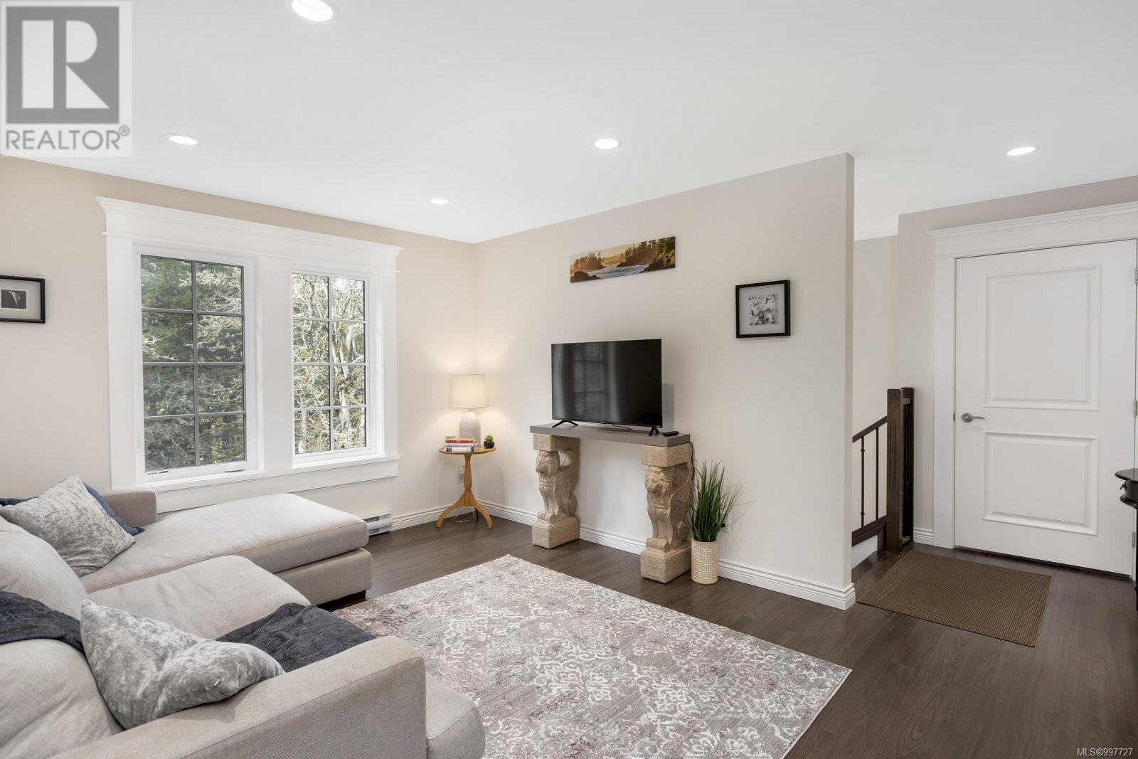  1708 Woodsend Drive, Saanich