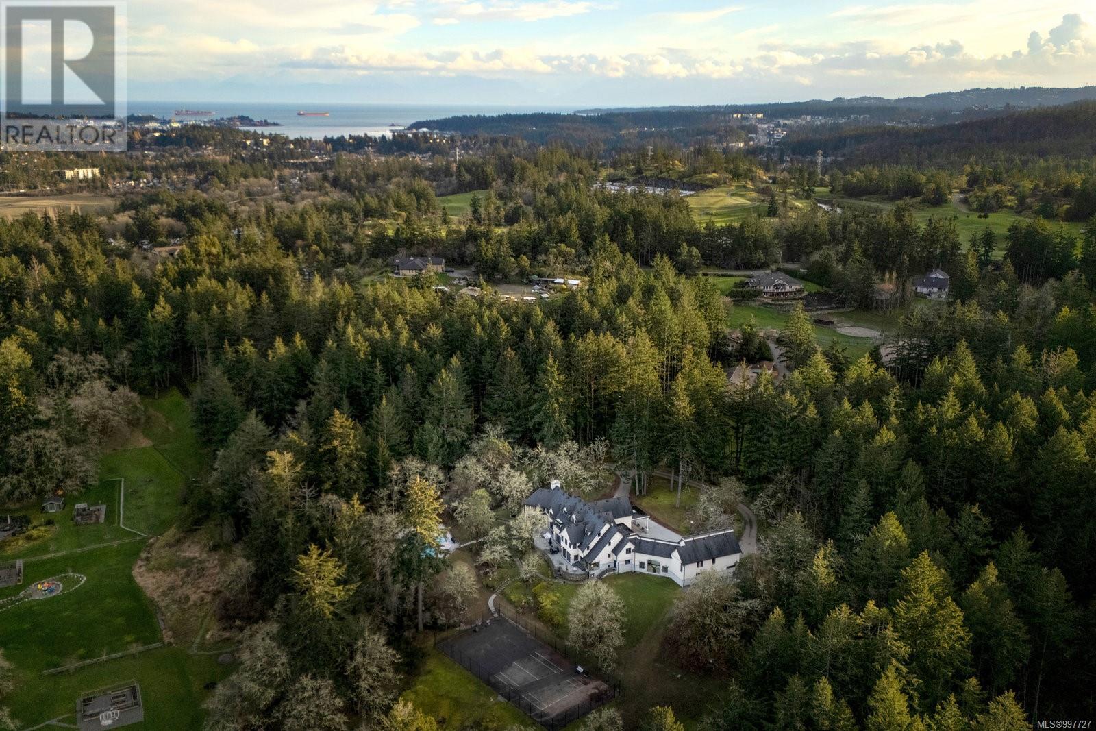  1708 Woodsend Drive, Saanich
