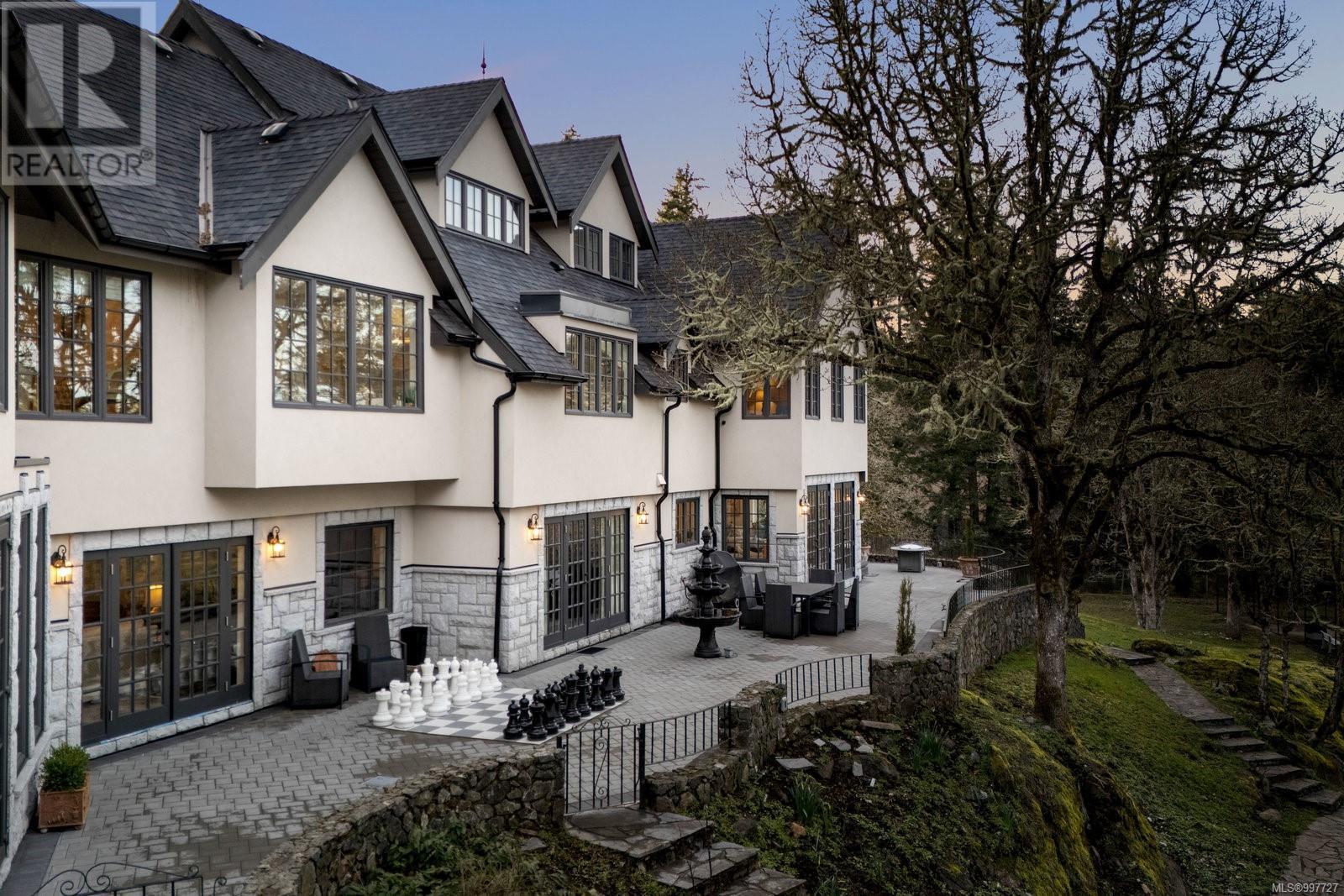  1708 Woodsend Drive, Saanich
