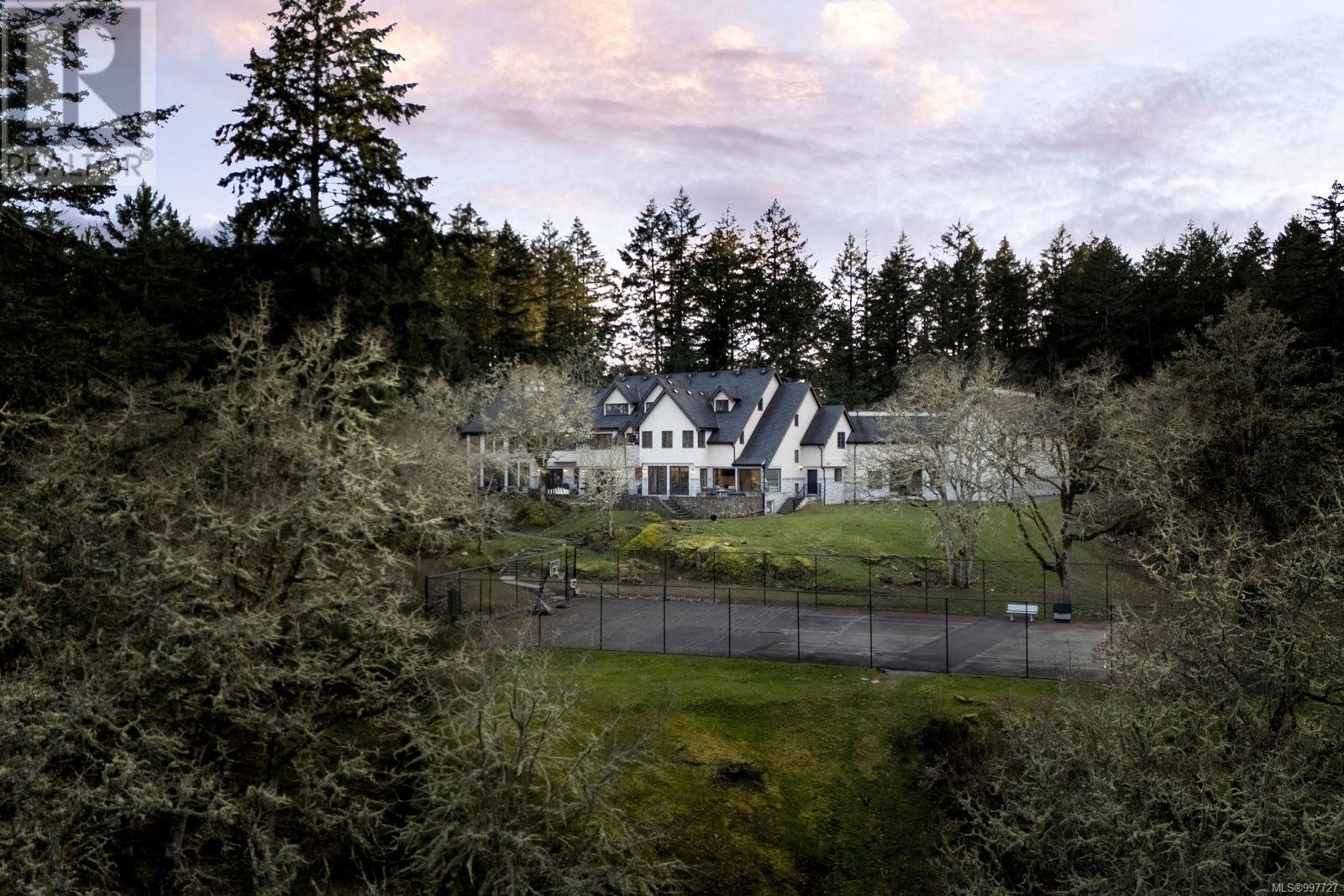  1708 Woodsend Drive, Saanich