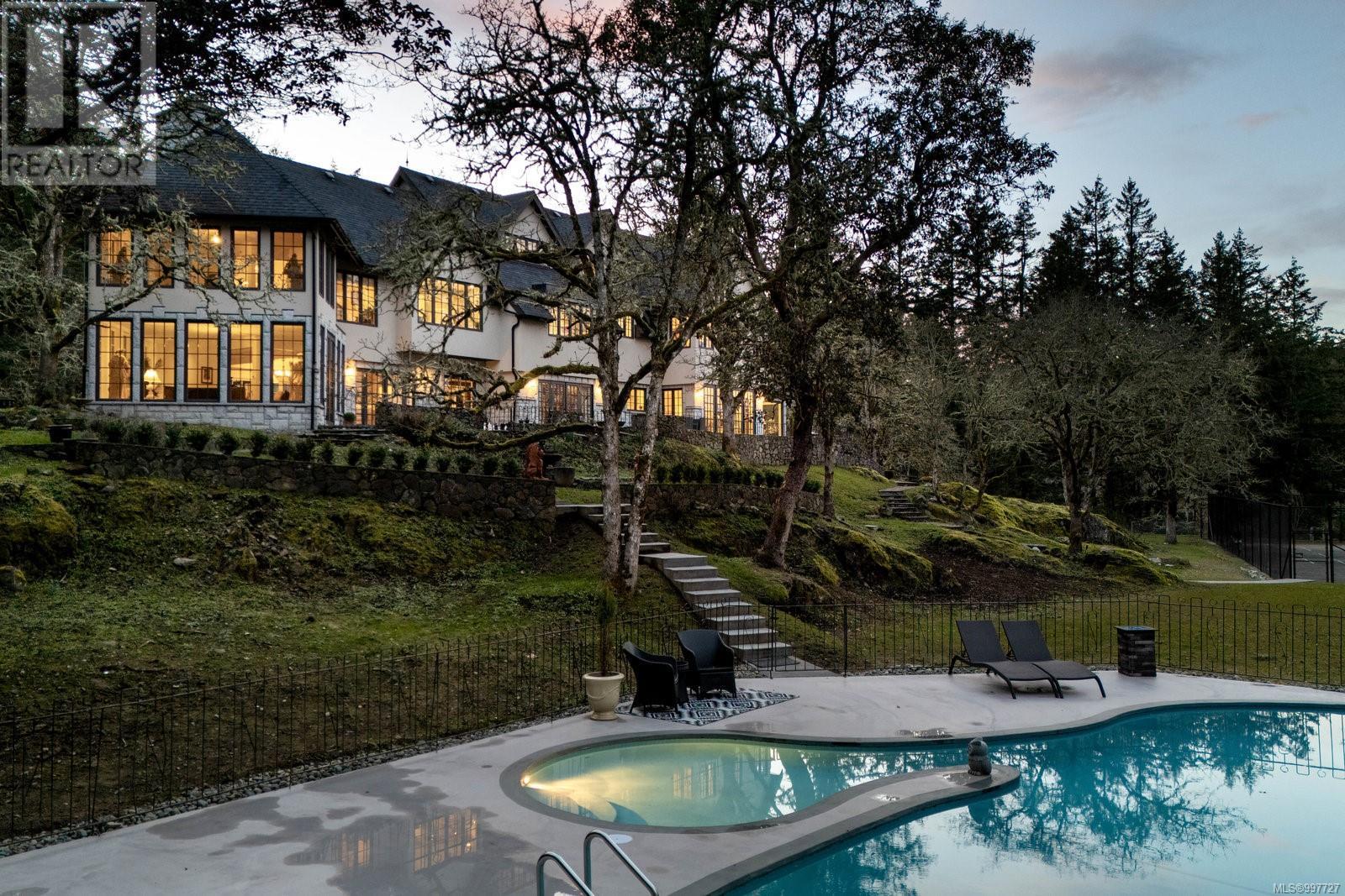  1708 Woodsend Drive, Saanich