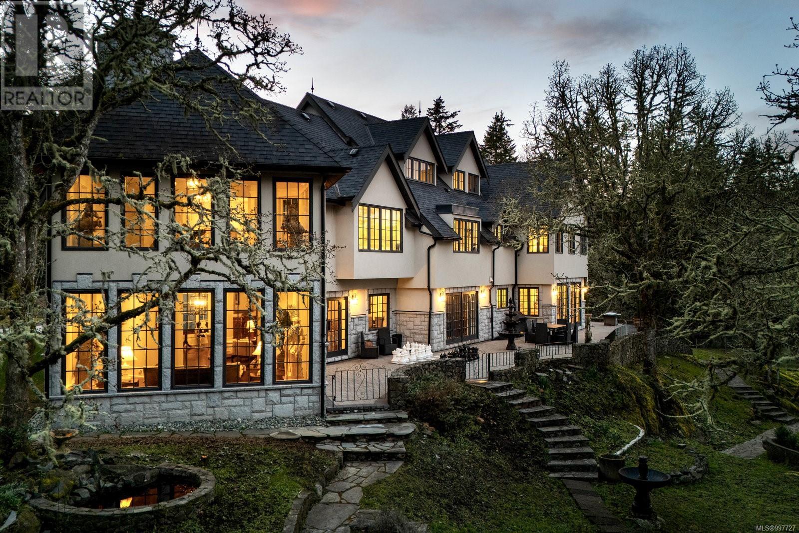  1708 Woodsend Drive, Saanich