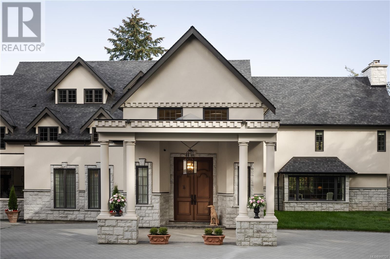  1708 Woodsend Drive, Saanich