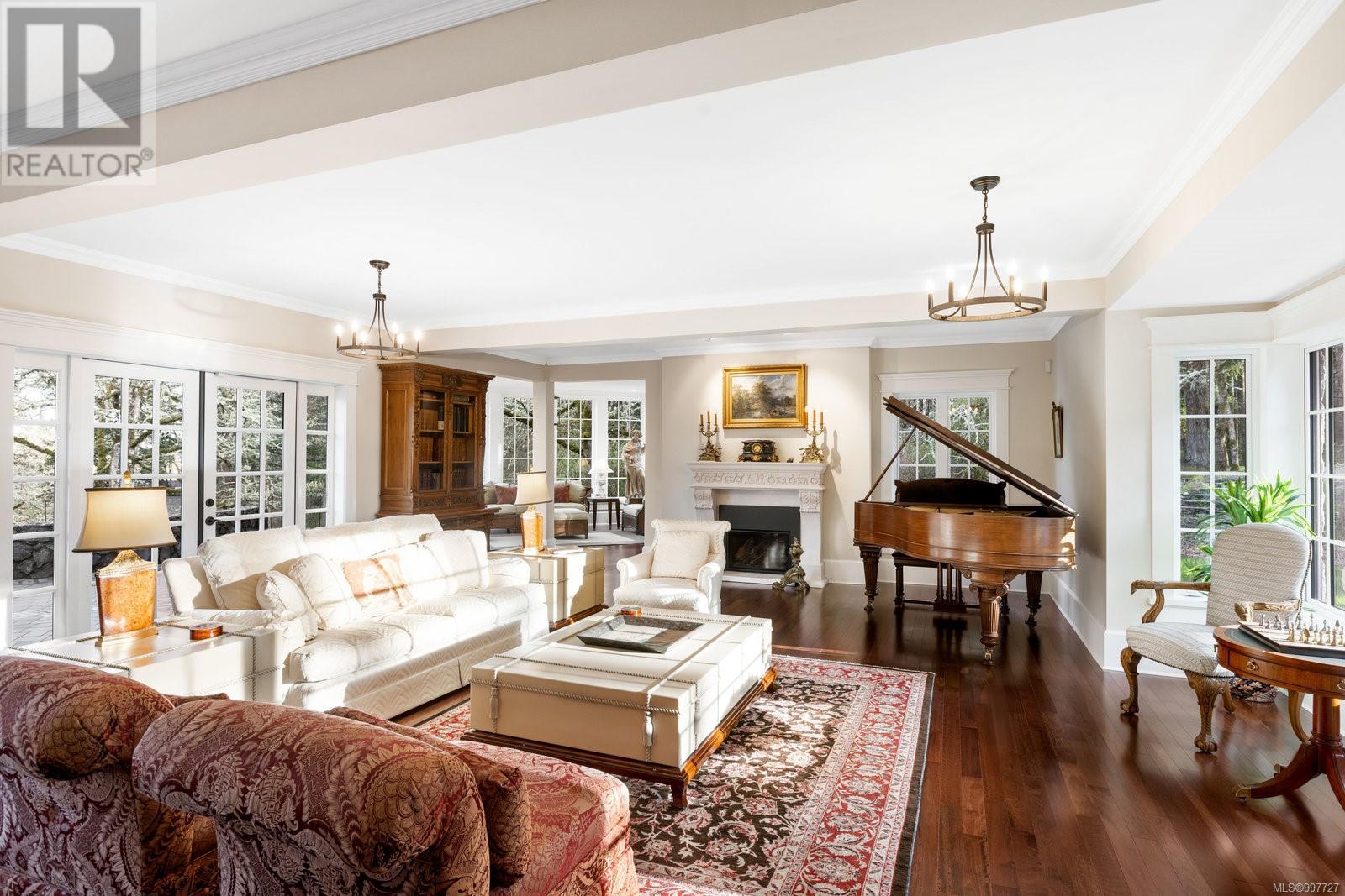  1708 Woodsend Drive, Saanich