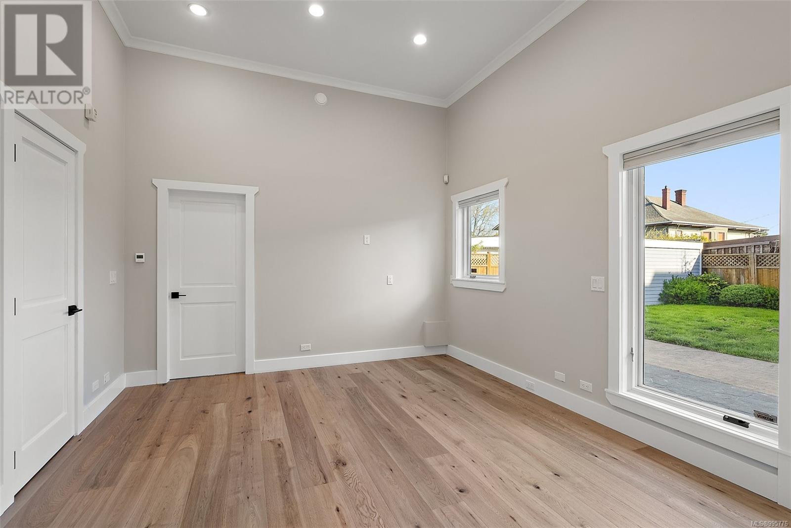 2 338 Dallas Road, Victoria