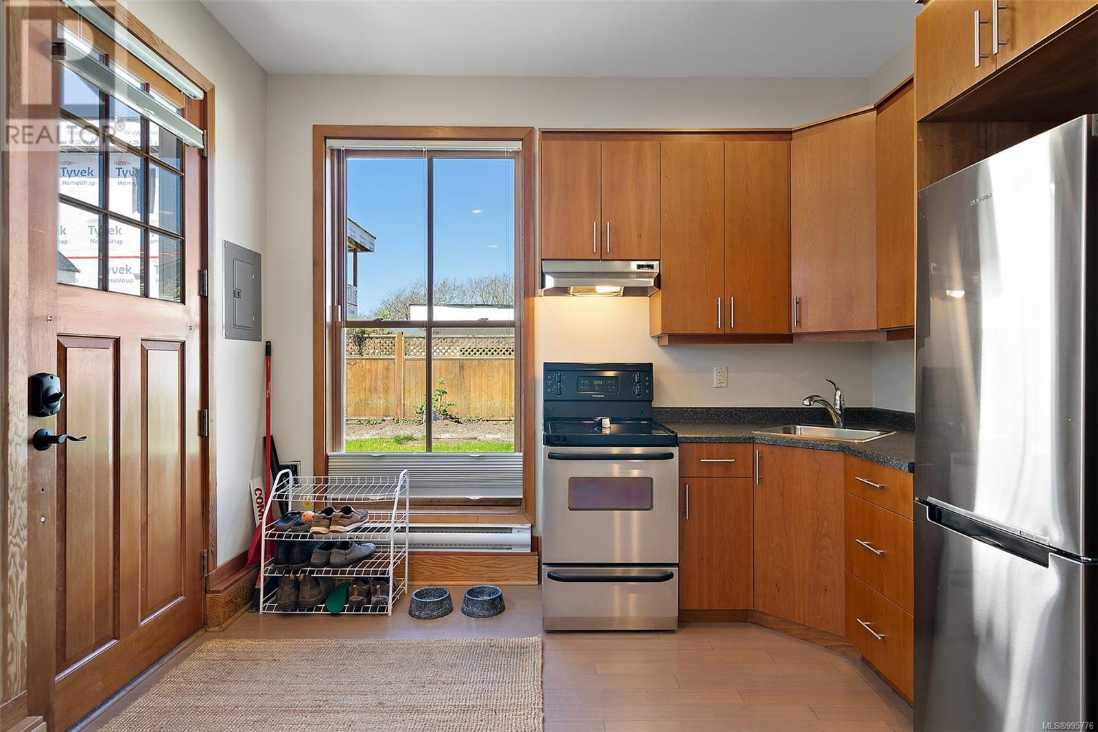Photo 5 of 2 338 Dallas Rd, Victoria BC