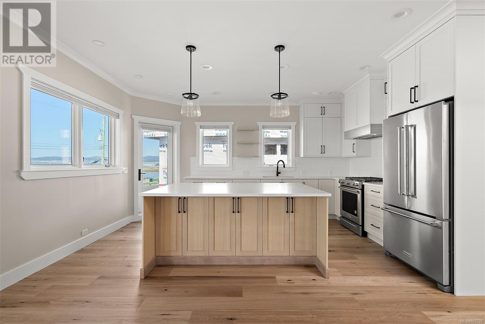 Photo 13 of 2 338 Dallas Rd, Victoria BC