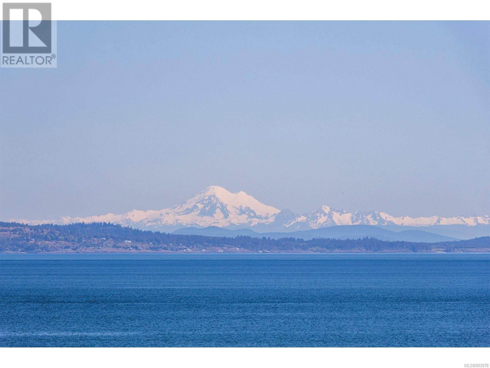 2950 Phyllis St, Saanich