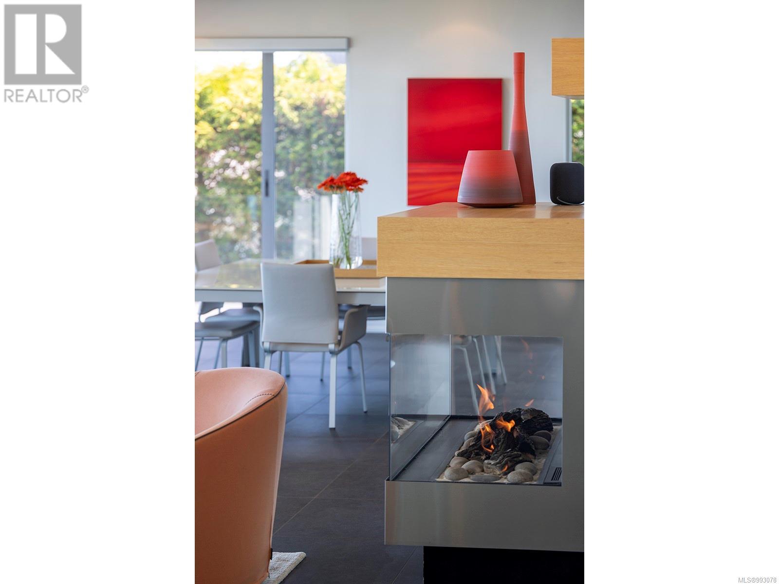 2950 Phyllis St, Saanich