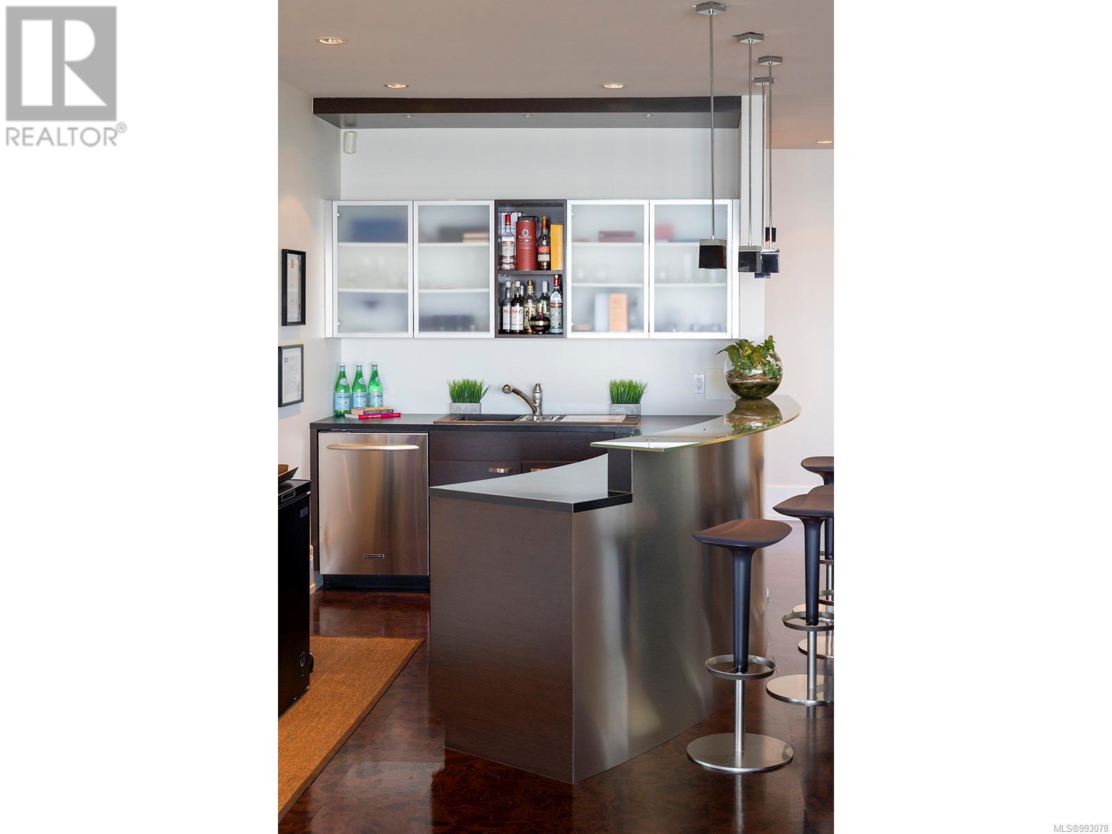 2950 Phyllis St, Saanich