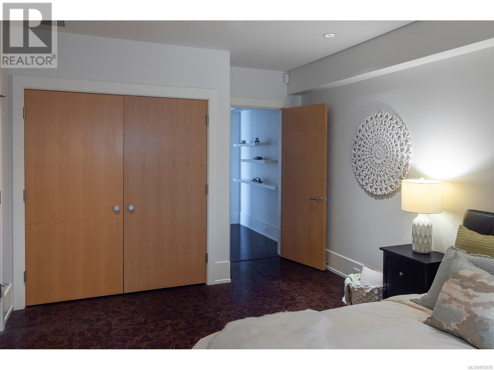 2950 Phyllis St, Saanich