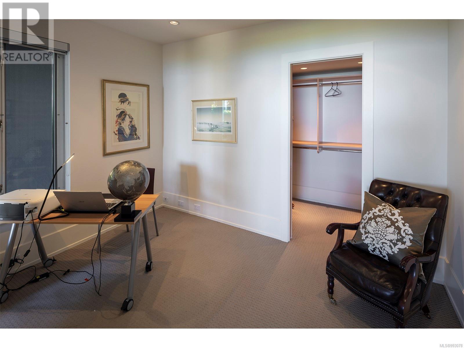 2950 Phyllis St, Saanich