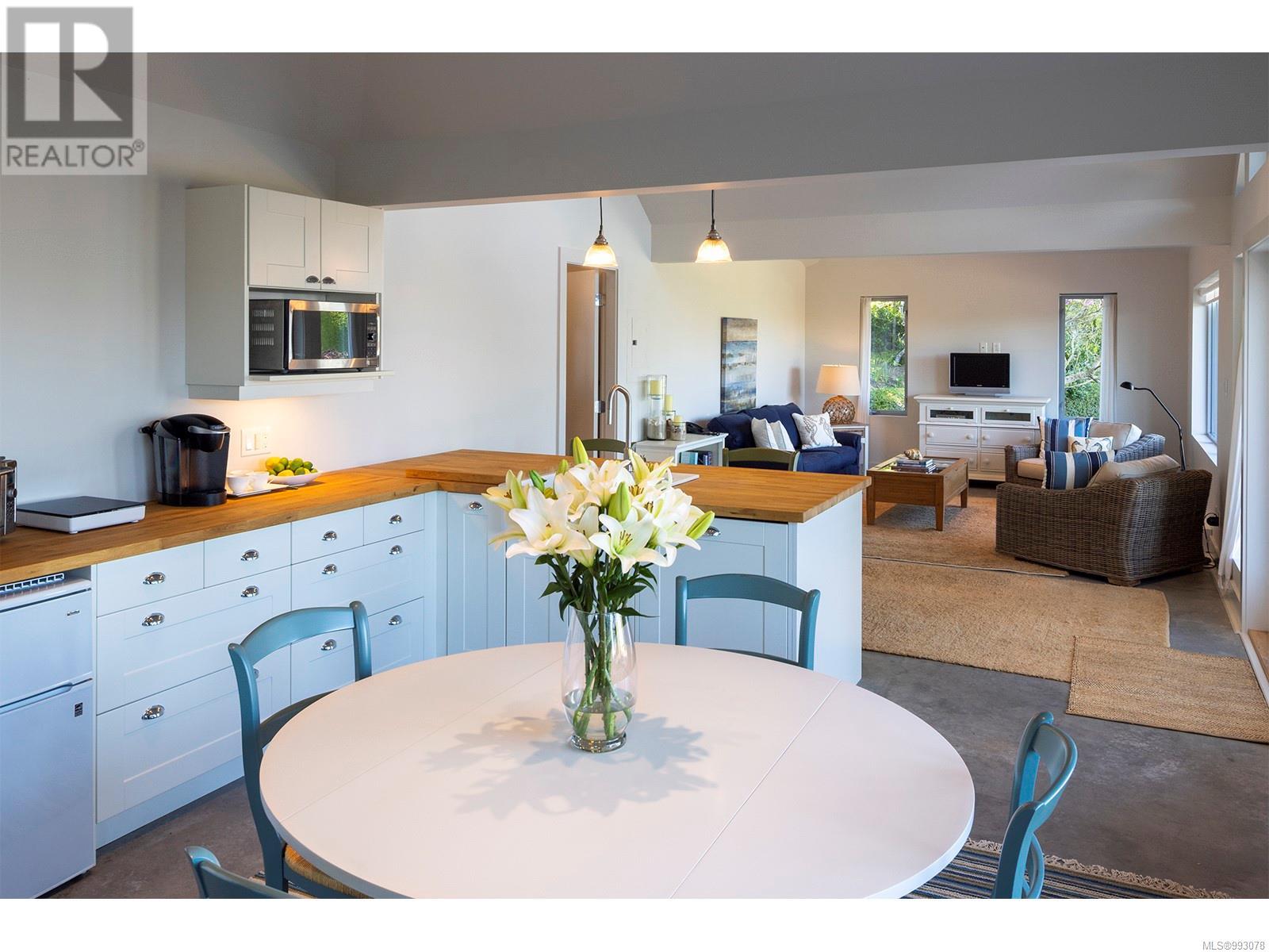 2950 Phyllis St, Saanich
