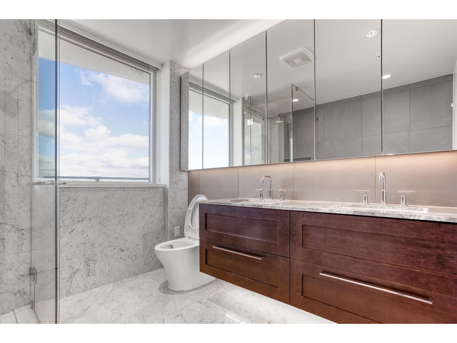 1902 1500 MARTIN STREET, White Rock