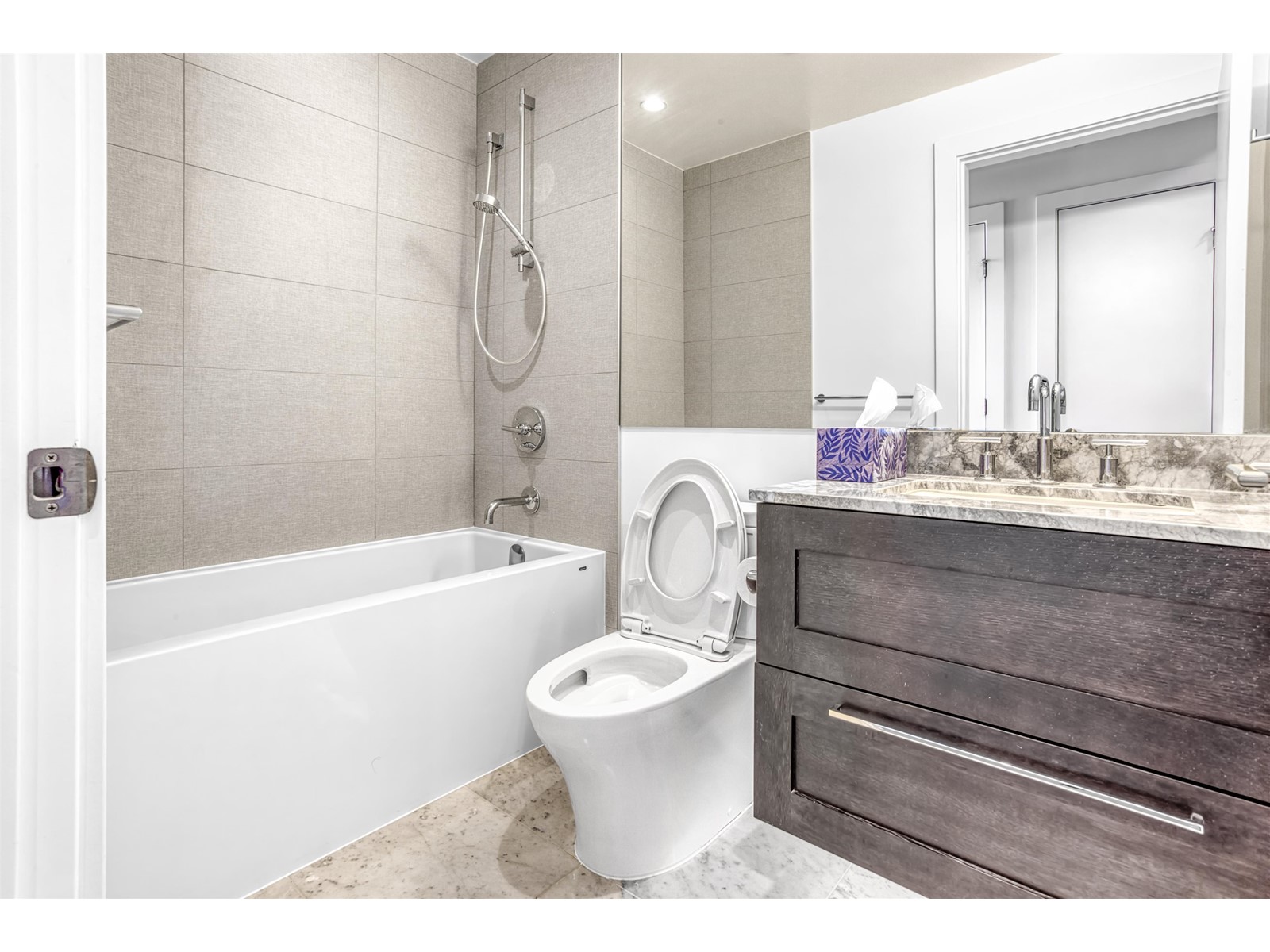 1902 1500 MARTIN STREET, White Rock