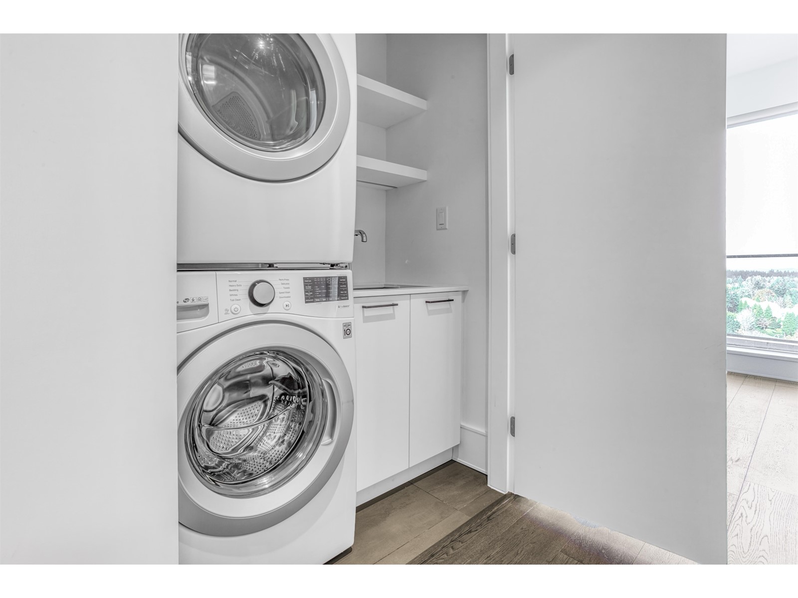 1902 1500 MARTIN STREET, White Rock