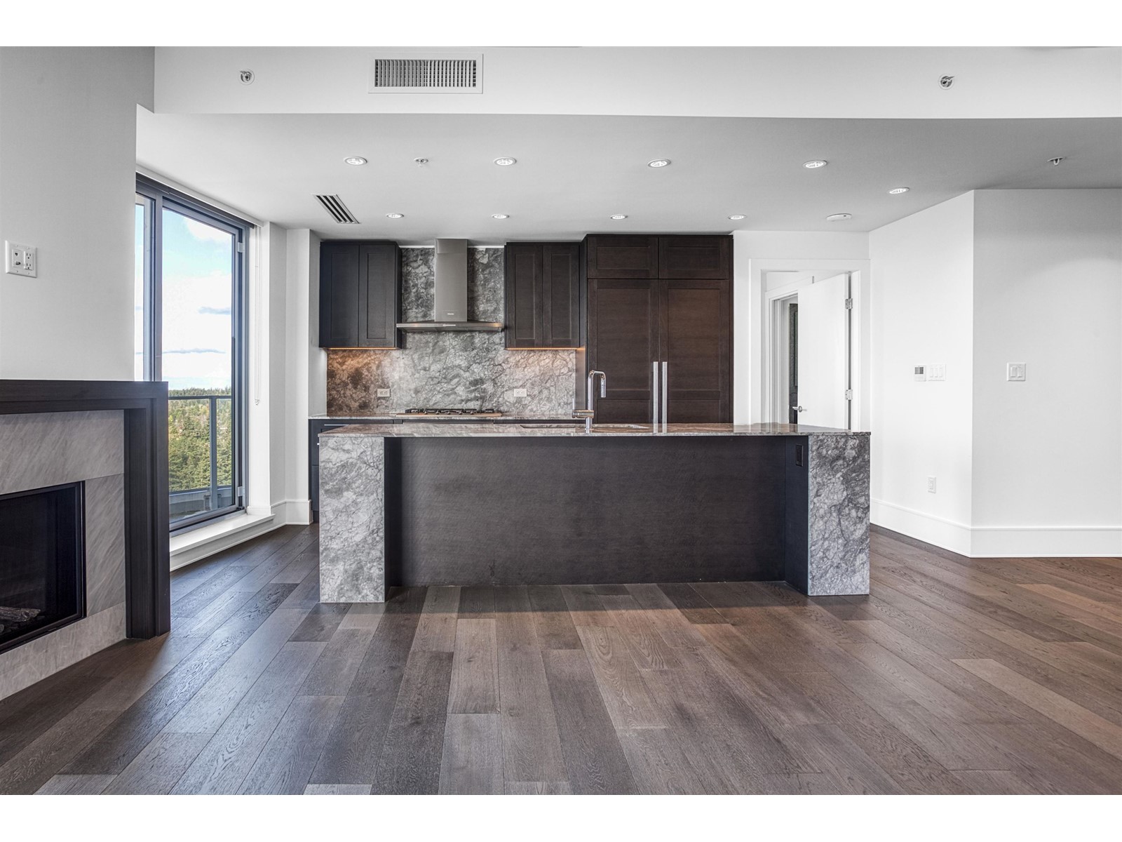1902 1500 MARTIN STREET, White Rock