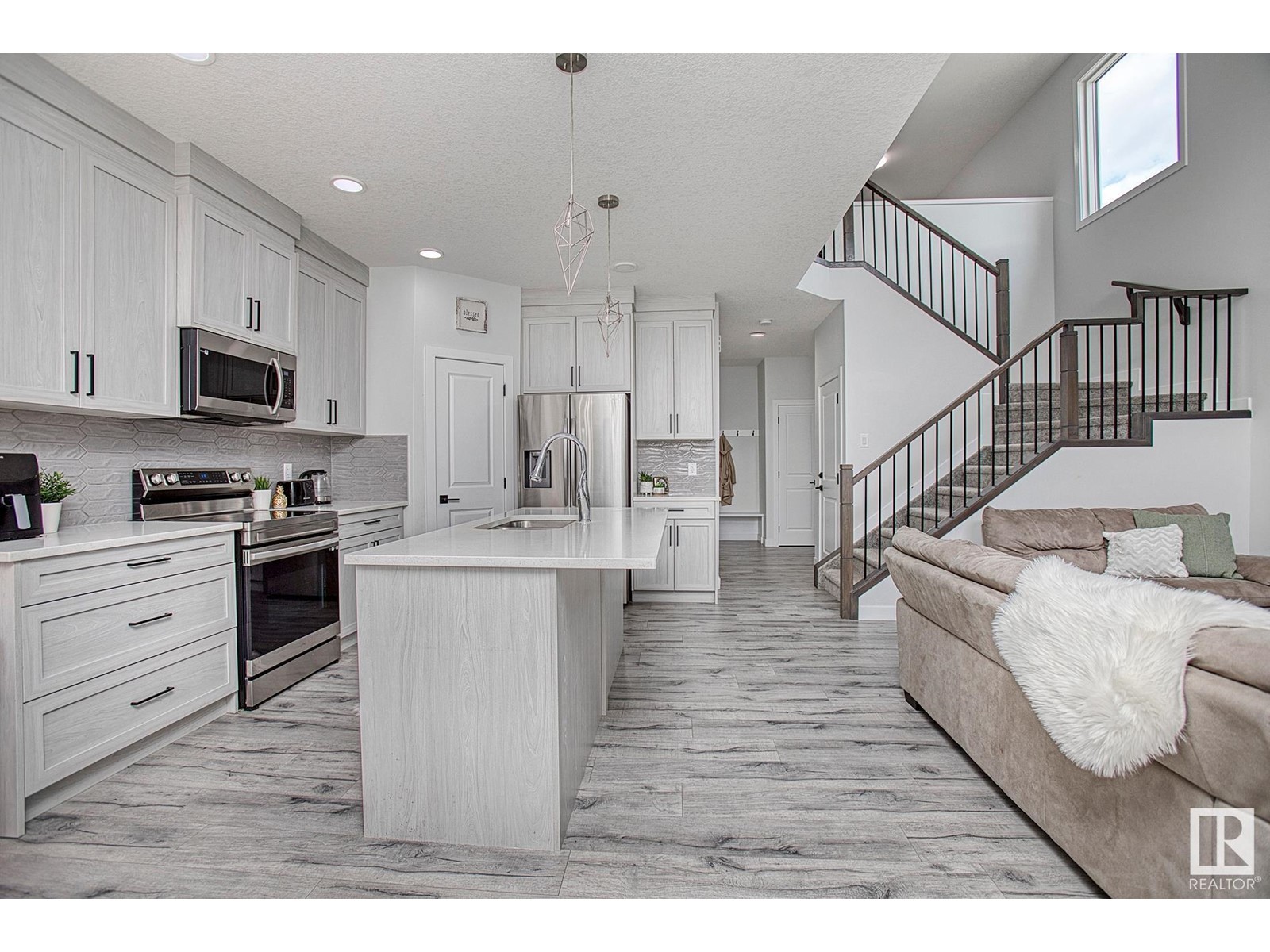 20003 31 Avenue NW, Edmonton