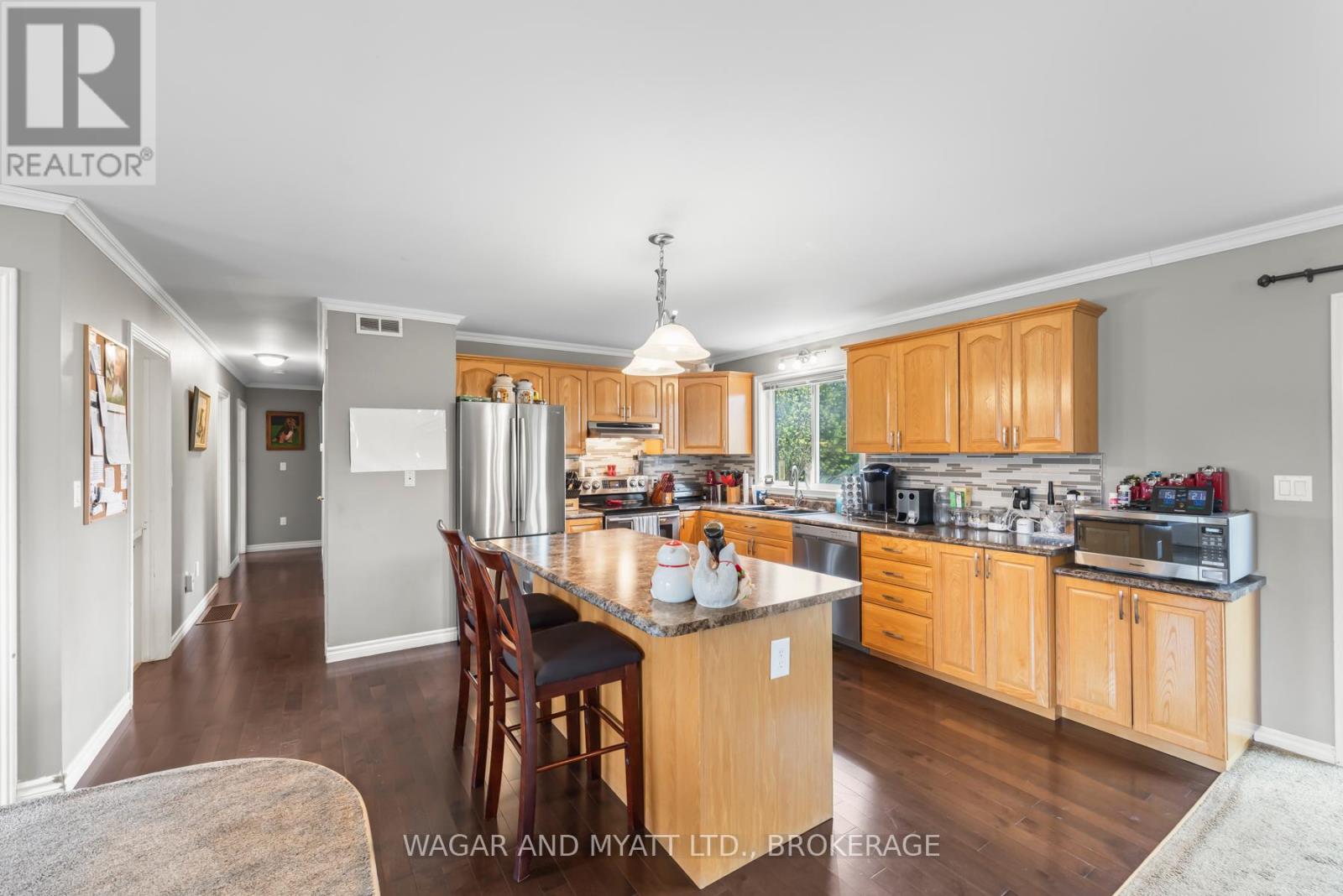 Photo 12 of 93 Henry Street, Greater Napanee ON