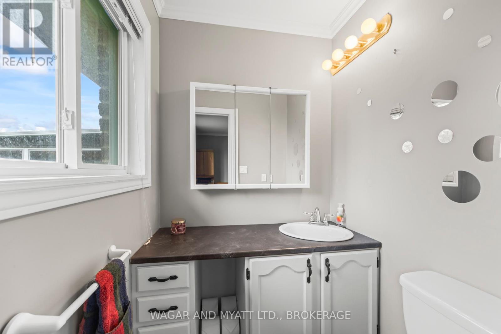 Photo 18 of 93 Henry Street, Greater Napanee ON