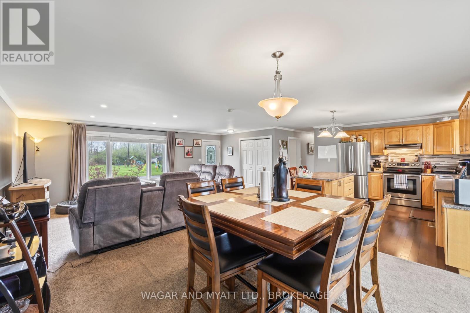 Photo 9 of 93 Henry Street, Greater Napanee ON