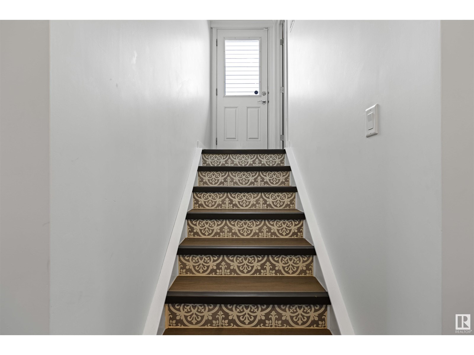 1543 35 AV NW NW, Edmonton