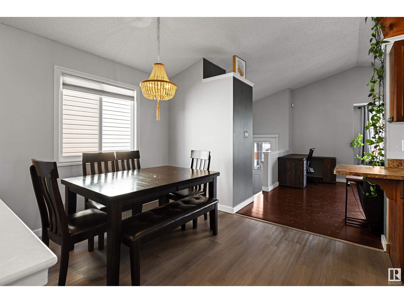 1543 35 AV NW NW, Edmonton