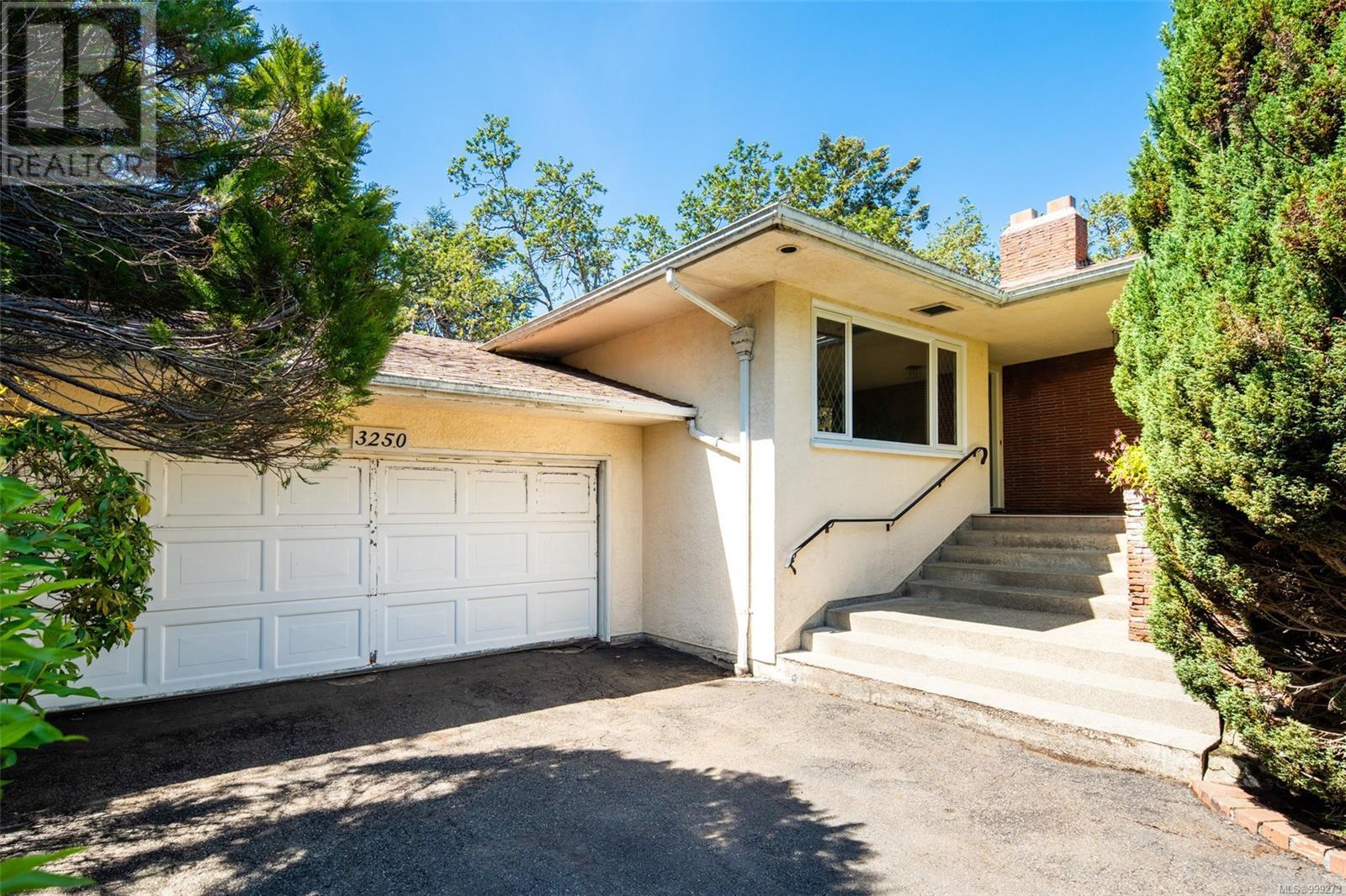  3250 Ripon Road, Oak Bay