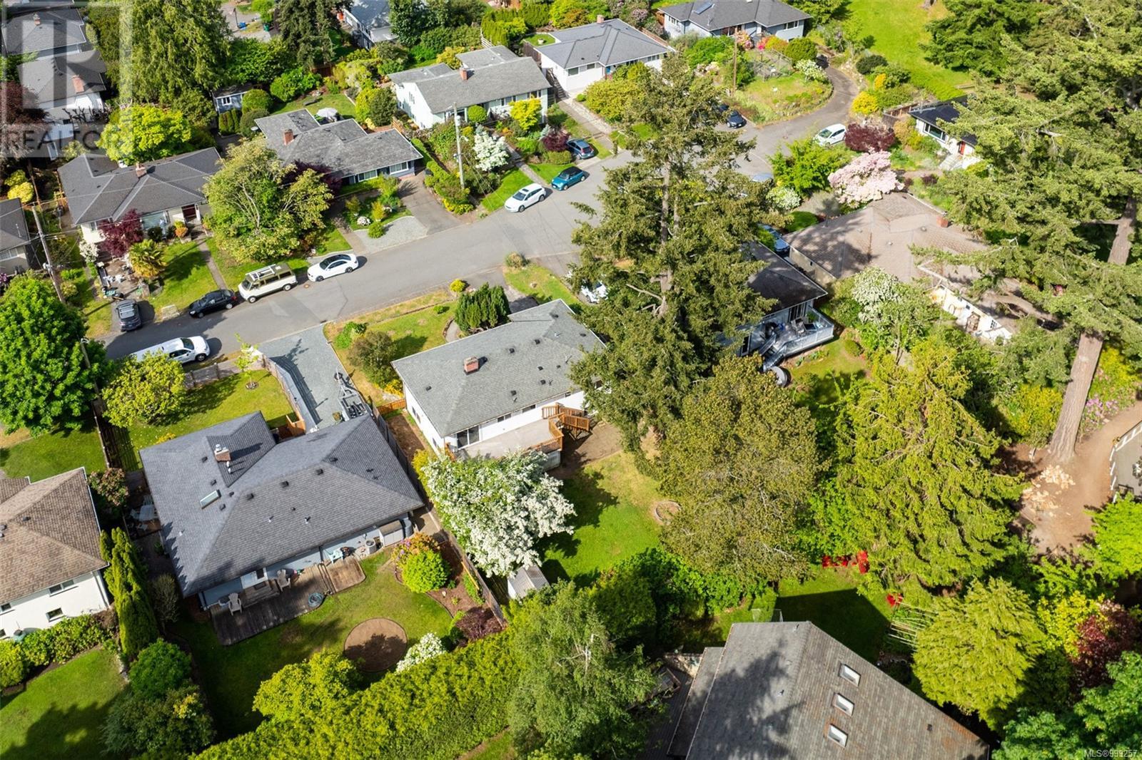 2522 Kilgary Place, Saanich