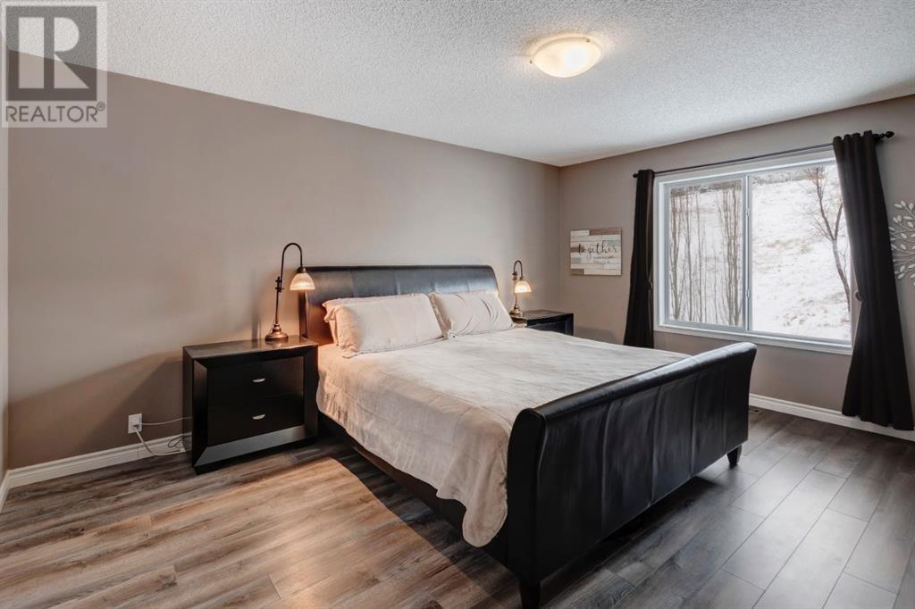 225 Gleneagles View, Cochrane