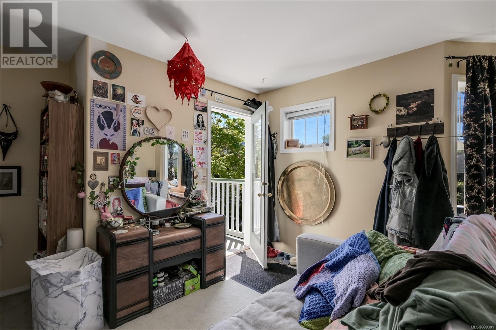  1168 Caledonia Avenue, Victoria