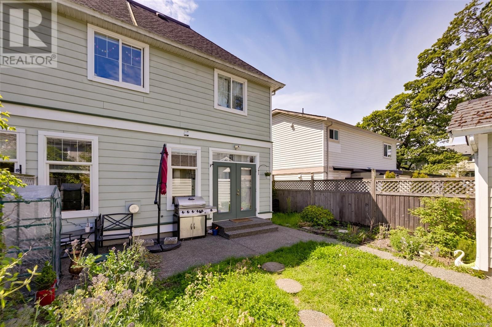  1168 Caledonia Avenue, Victoria