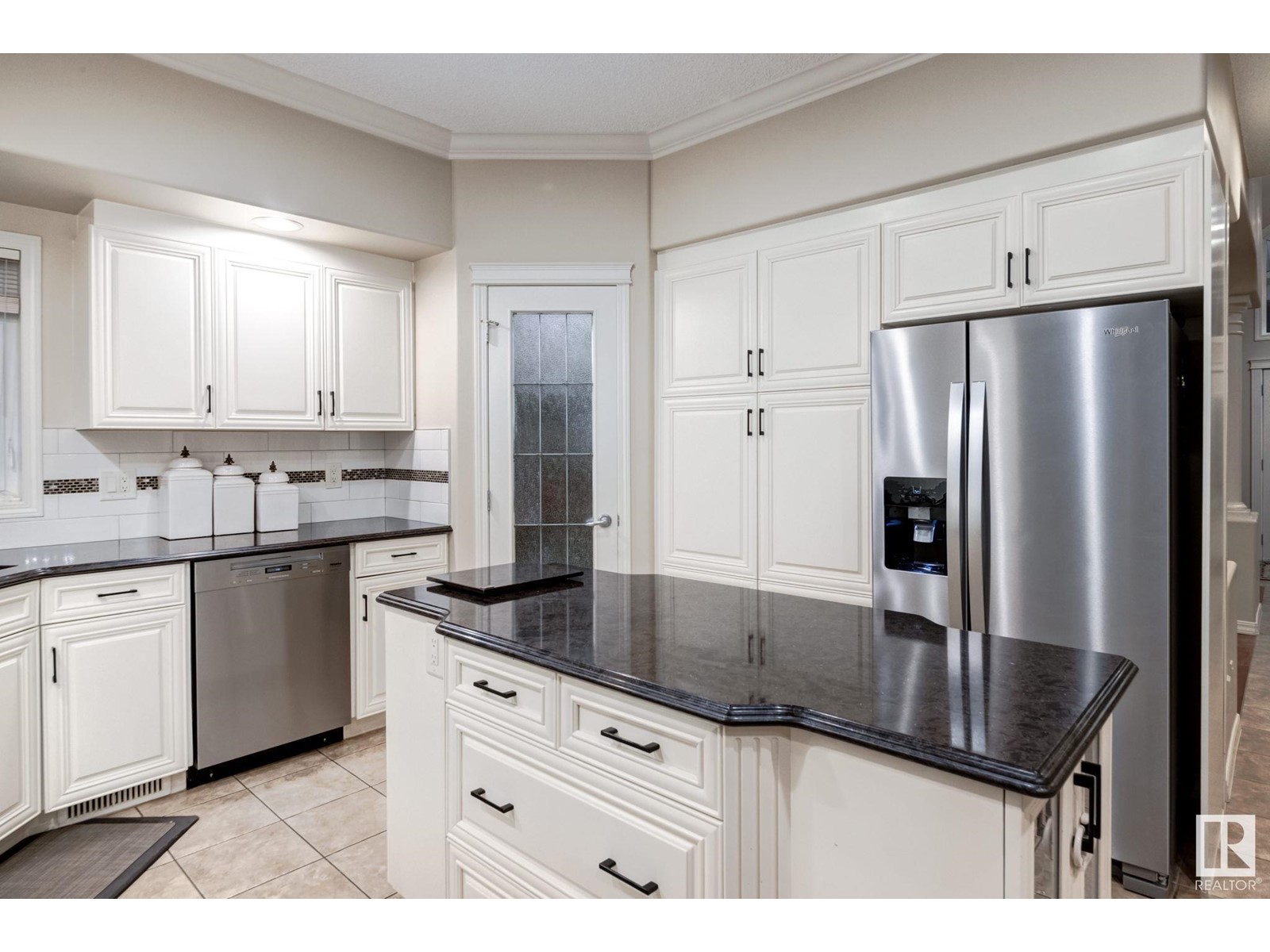 203 DARLINGTON CR NW, Edmonton