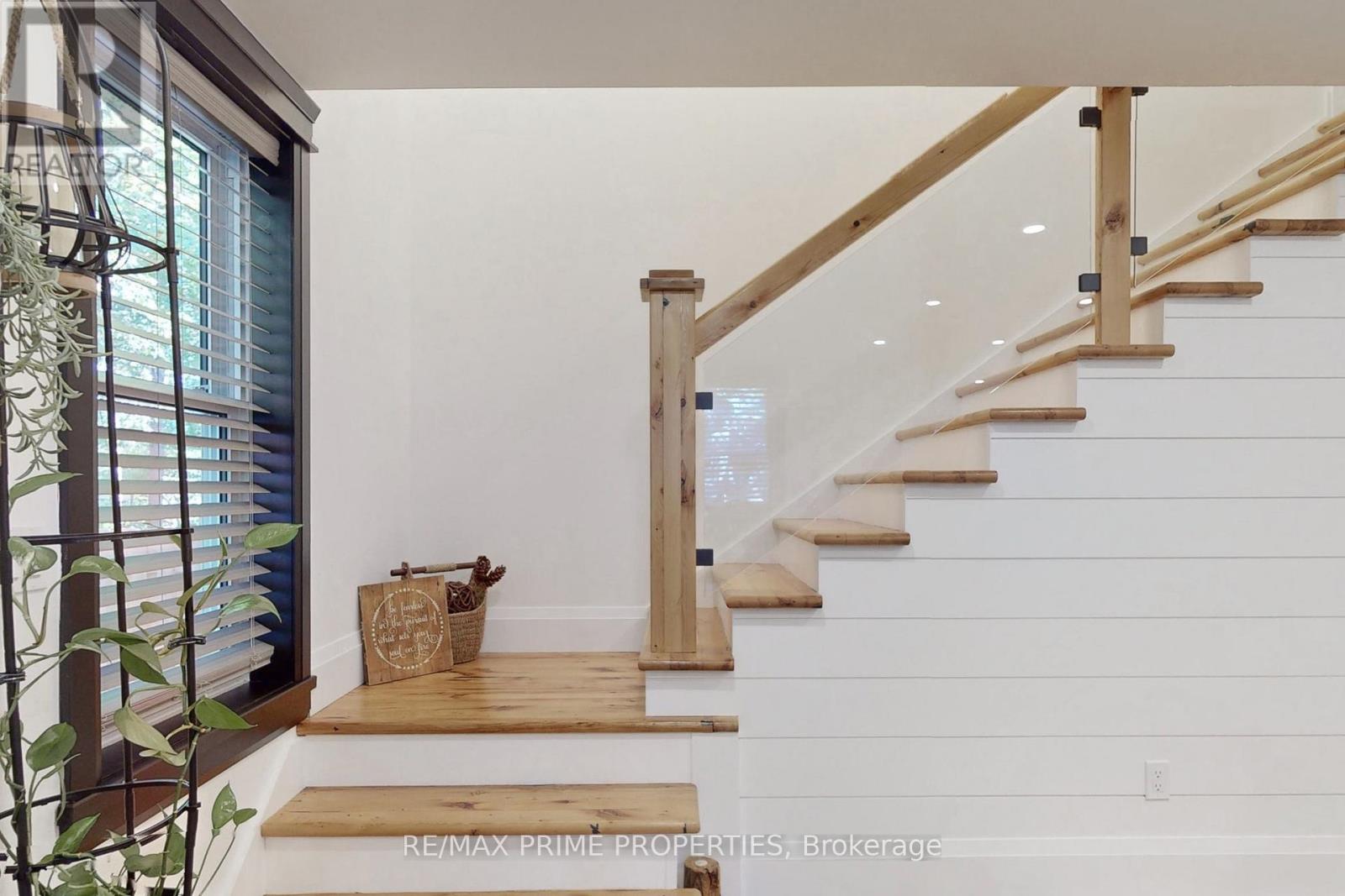 Photo 9 of 190 Maple Street, Bracebridge ON