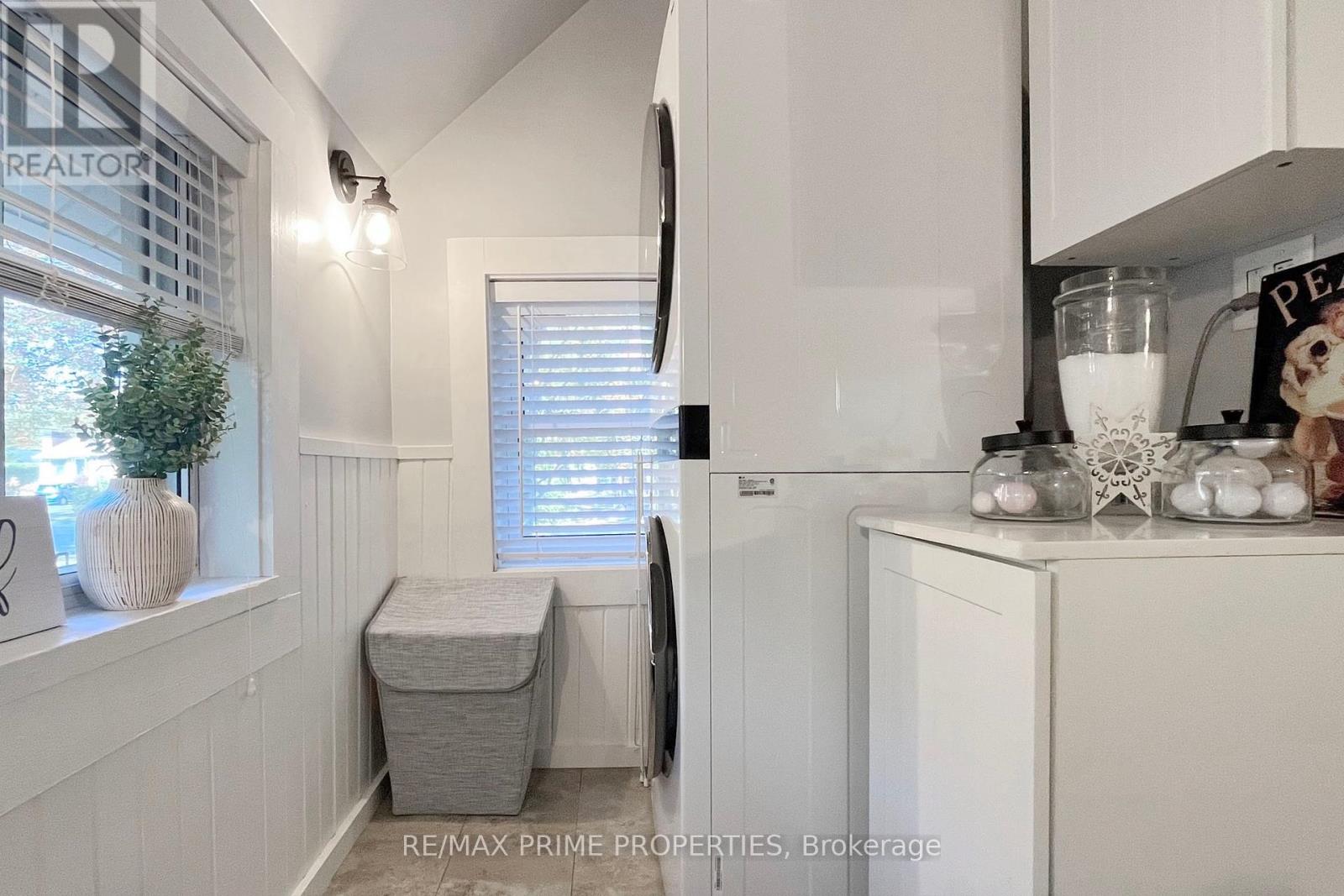 Photo 2 of 190 Maple Street, Bracebridge ON