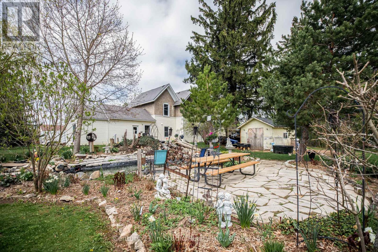 Photo 24 of 489 Lambton Street W, West Grey ON
