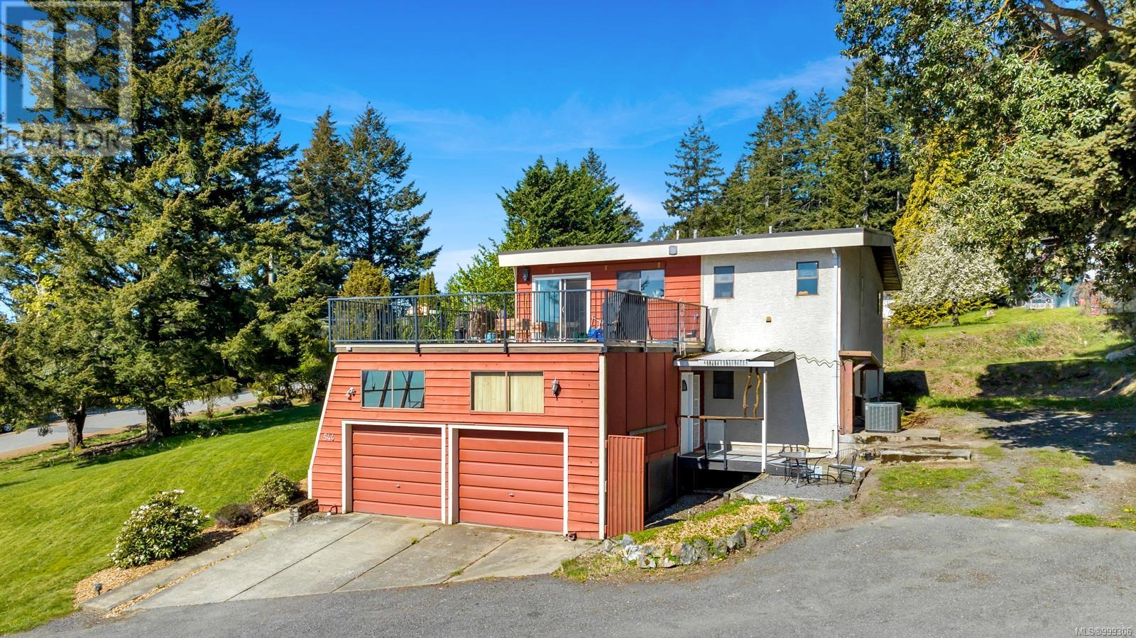 Photo 8 of 544 Windthrop Rd, Colwood BC