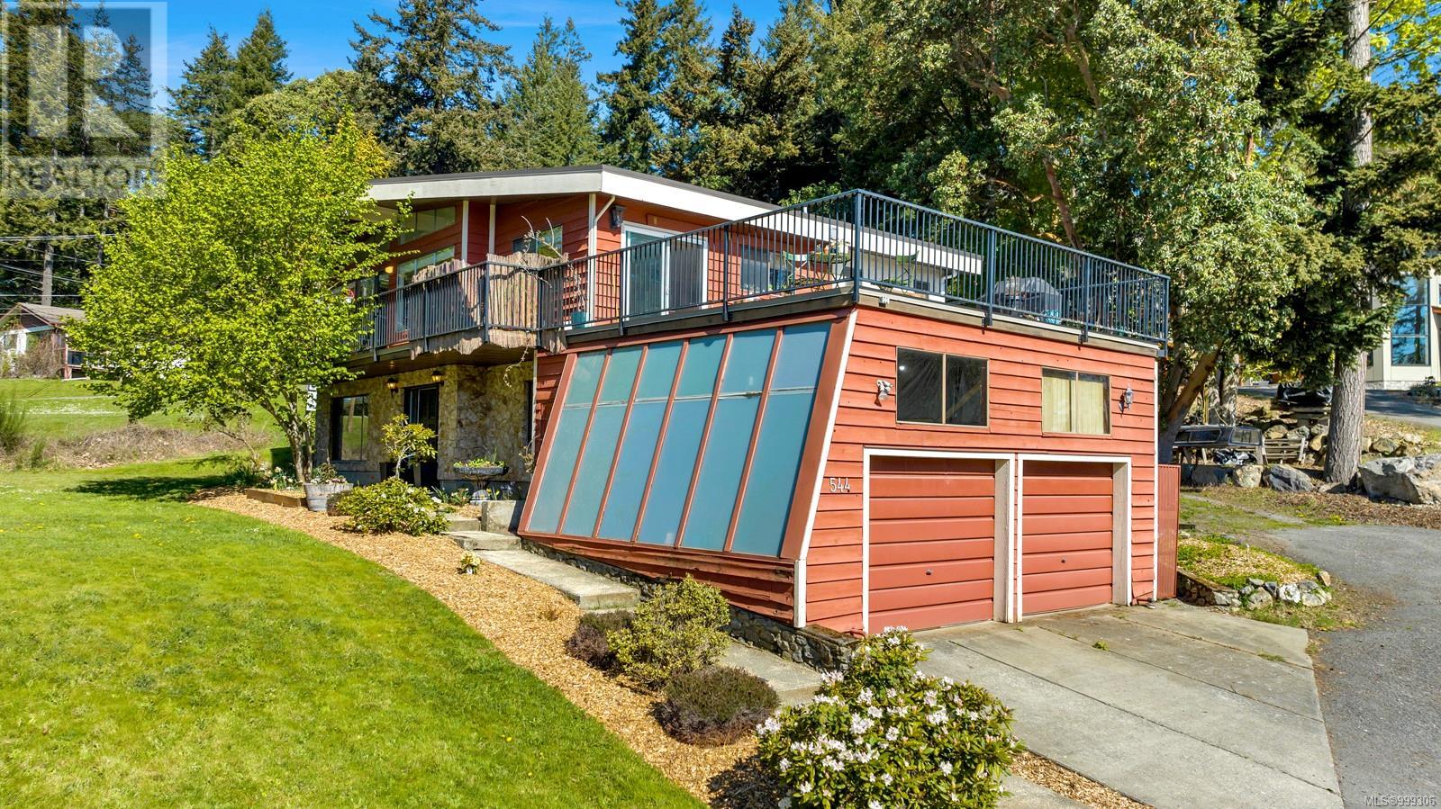 Photo 11 of 544 Windthrop Rd, Colwood BC