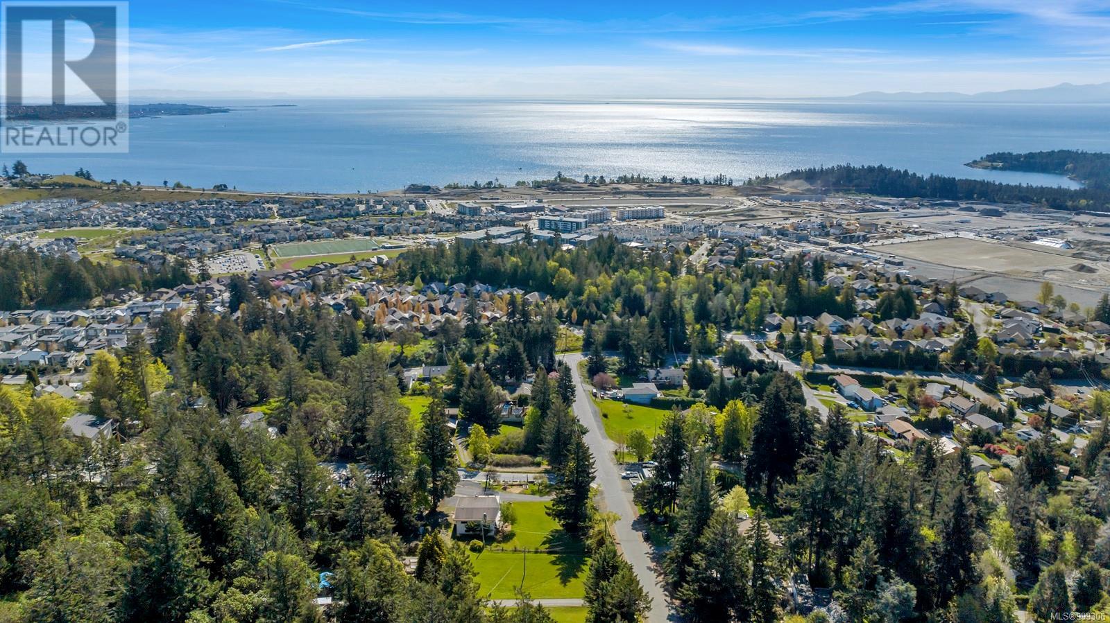 Photo 4 of 544 Windthrop Rd, Colwood BC