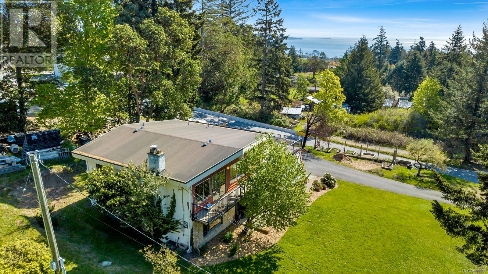 Photo 7 of 544 Windthrop Rd, Colwood BC