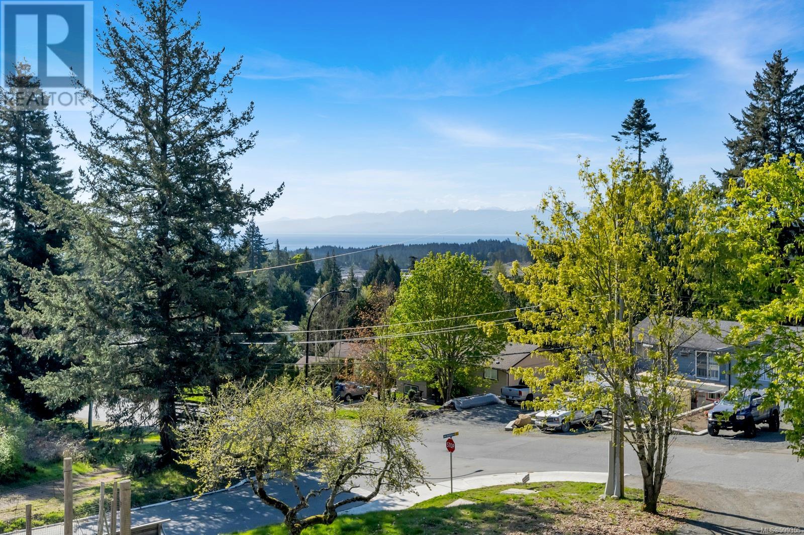 Photo 15 of 544 Windthrop Rd, Colwood BC